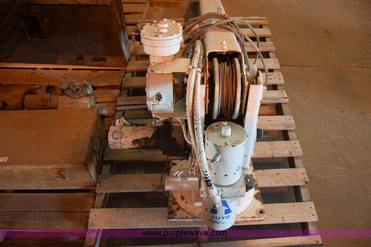 image for item BF9858 Auto Crane 2703 truck mounted crane