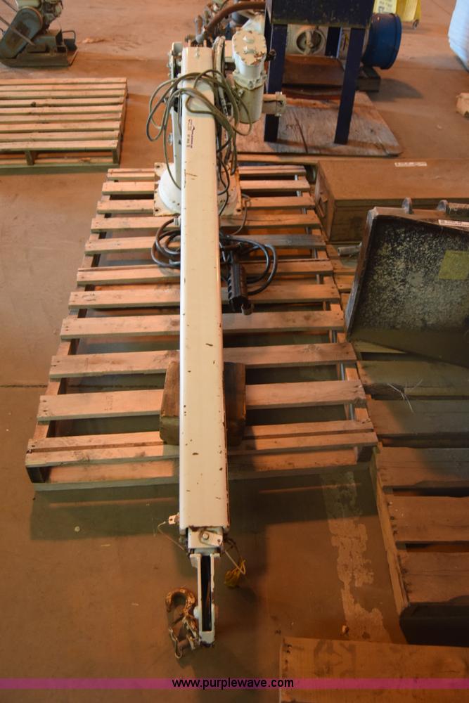 image for item BF9858 Auto Crane 2703 truck mounted crane