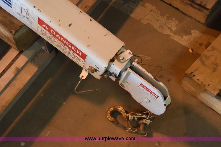 image for item BF9858 Auto Crane 2703 truck mounted crane