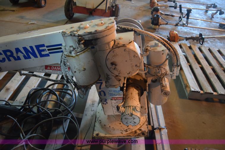 image for item BF9858 Auto Crane 2703 truck mounted crane