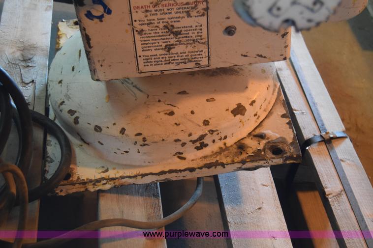 image for item BF9858 Auto Crane 2703 truck mounted crane