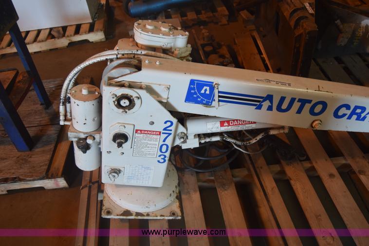 image for item BF9858 Auto Crane 2703 truck mounted crane