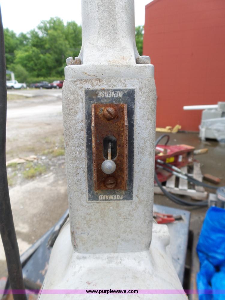 image for item BR9164 Black and Decker horizontal valve opener