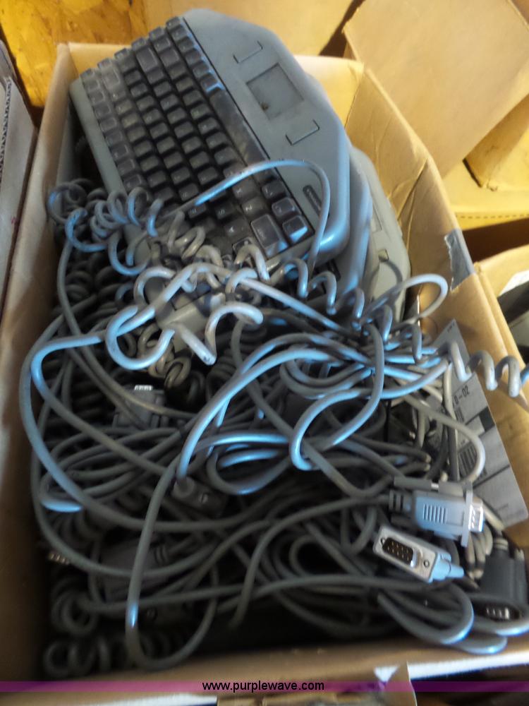 image for item BR9165 Radio equipment, approx 1,500 items