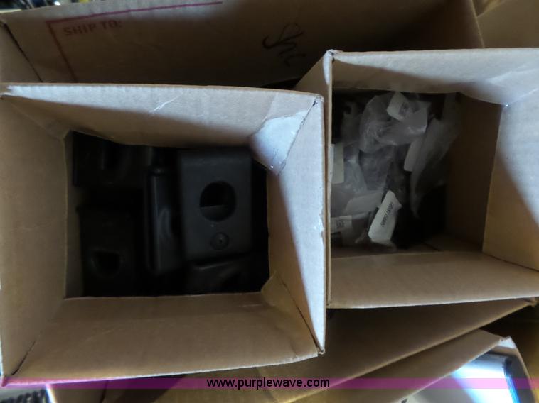 image for item BR9165 Radio equipment, approx 1,500 items