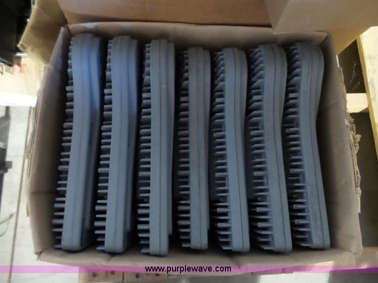 image for item BR9165 Radio equipment, approx 1,500 items