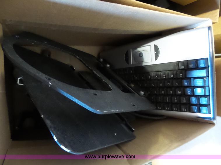 image for item BR9165 Radio equipment, approx 1,500 items