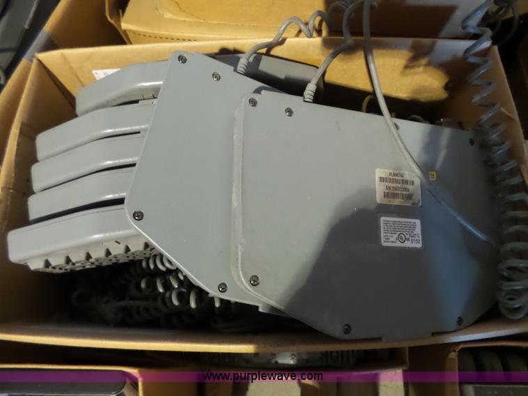 image for item BR9165 Radio equipment, approx 1,500 items