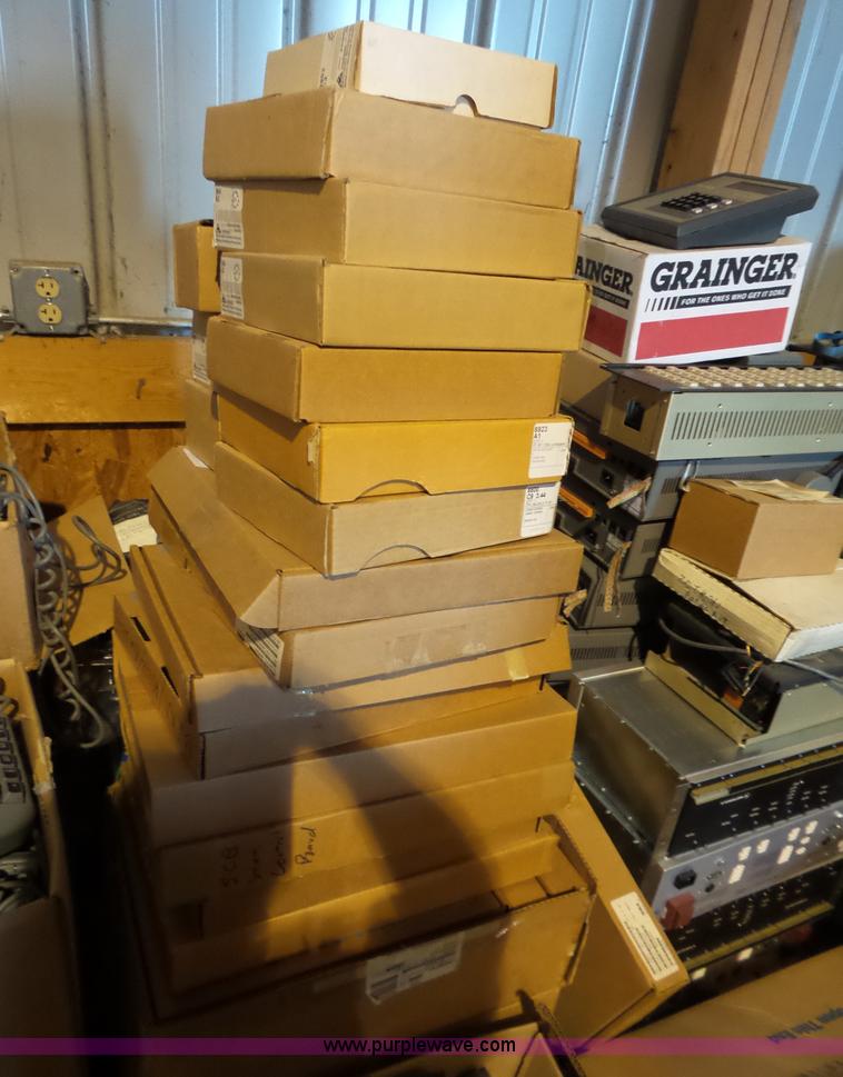 image for item BR9165 Radio equipment, approx 1,500 items