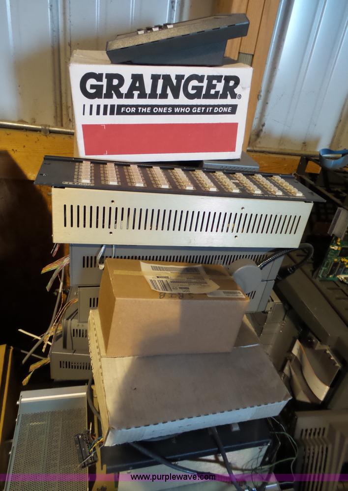 image for item BR9165 Radio equipment, approx 1,500 items