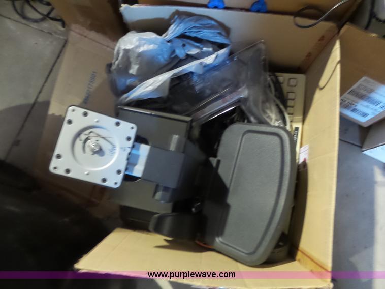 image for item BR9165 Radio equipment, approx 1,500 items