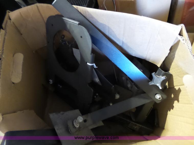 image for item BR9165 Radio equipment, approx 1,500 items