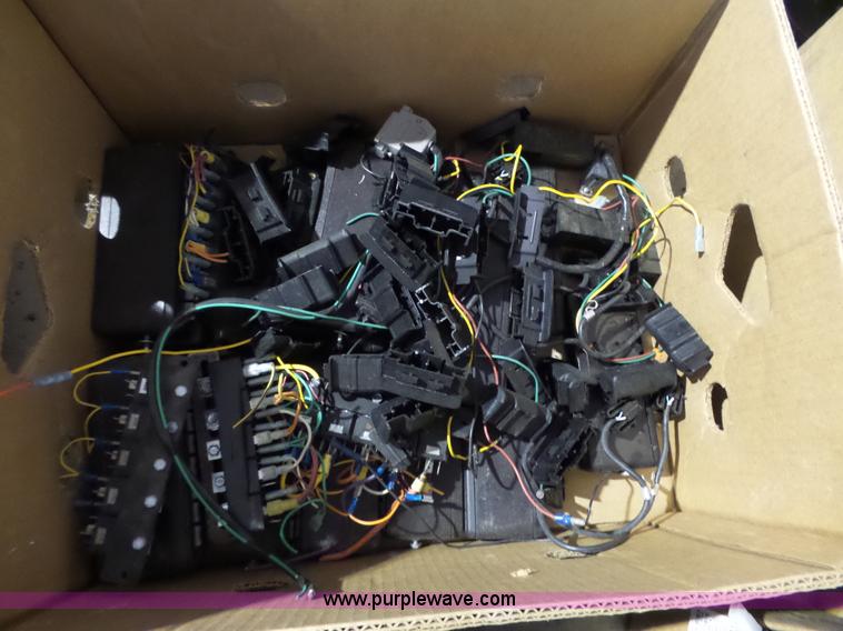 image for item BR9165 Radio equipment, approx 1,500 items