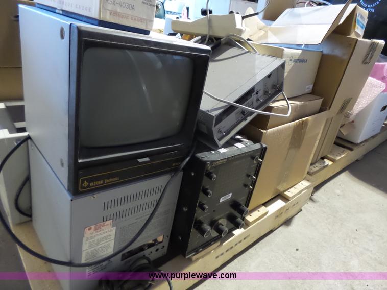 image for item BR9165 Radio equipment, approx 1,500 items