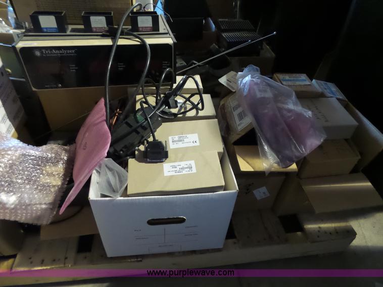 image for item BR9165 Radio equipment, approx 1,500 items