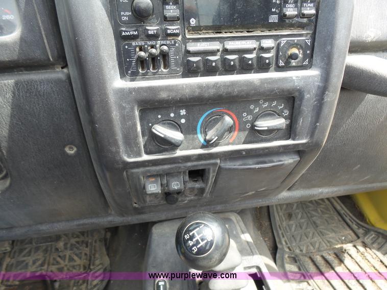 image for item BR9340 2001 Jeep Wrangler Sport SUV