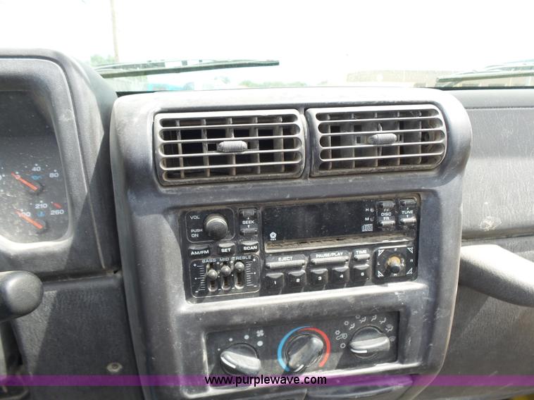 image for item BR9340 2001 Jeep Wrangler Sport SUV