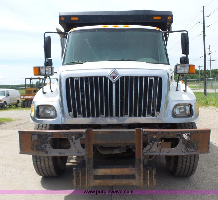 image for item BR9342 2006 International 7400 dump truck