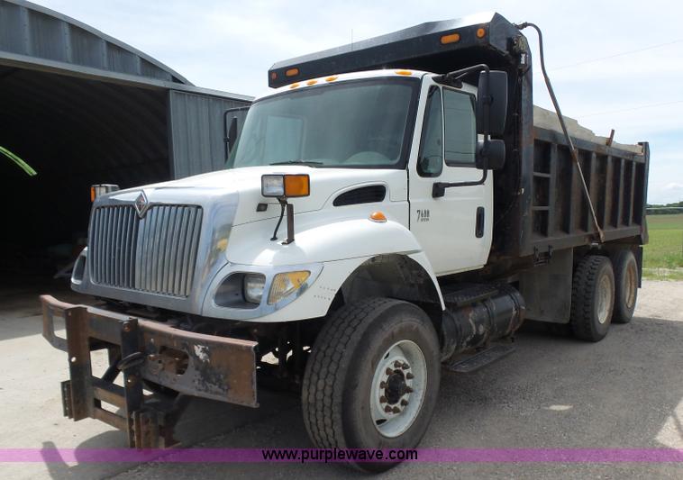 image for item BR9342 2006 International 7400 dump truck