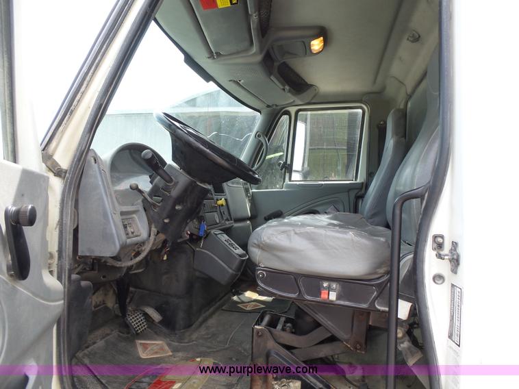 image for item BR9342 2006 International 7400 dump truck