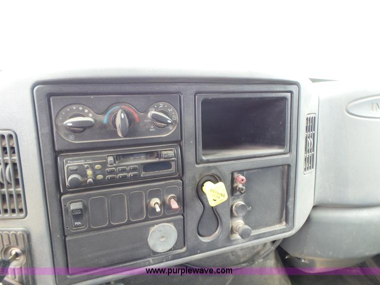 image for item BR9342 2006 International 7400 dump truck