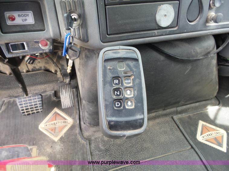 image for item BR9342 2006 International 7400 dump truck