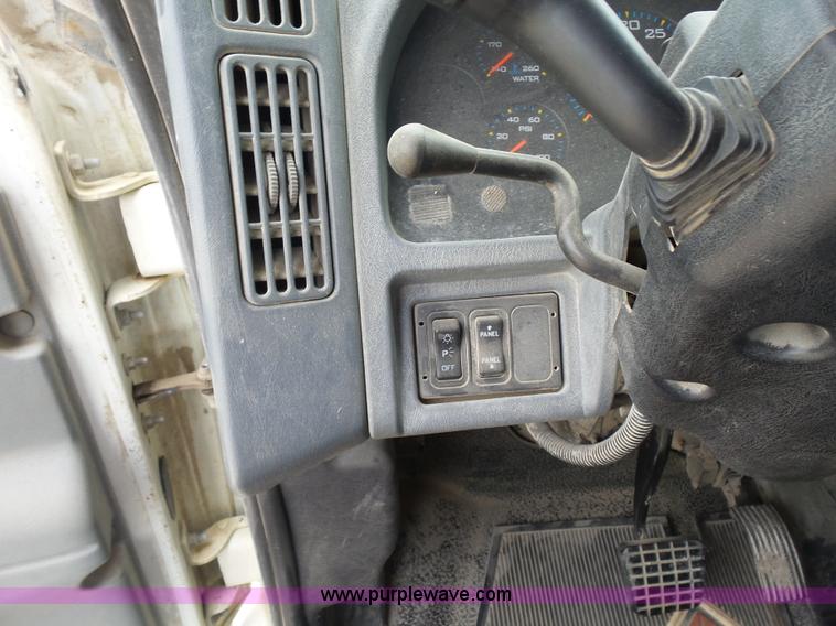 image for item BR9342 2006 International 7400 dump truck