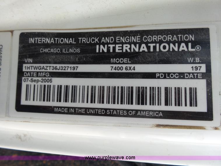 image for item BR9342 2006 International 7400 dump truck