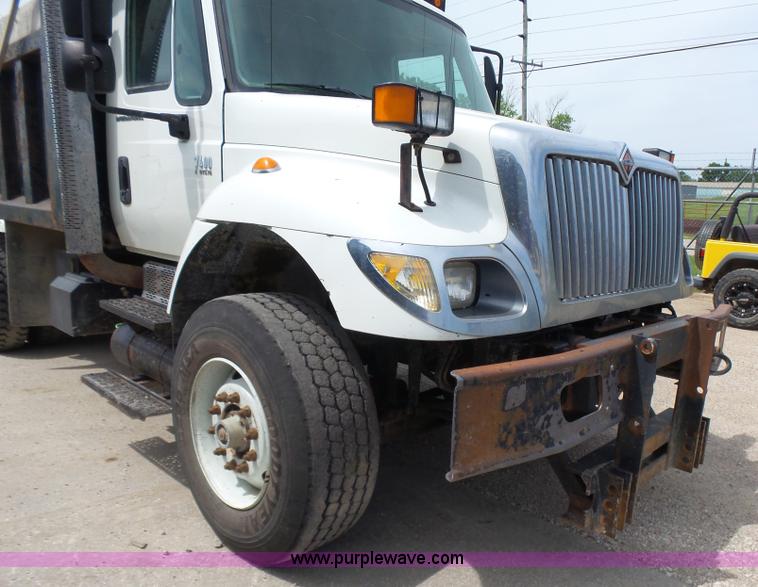 image for item BR9342 2006 International 7400 dump truck