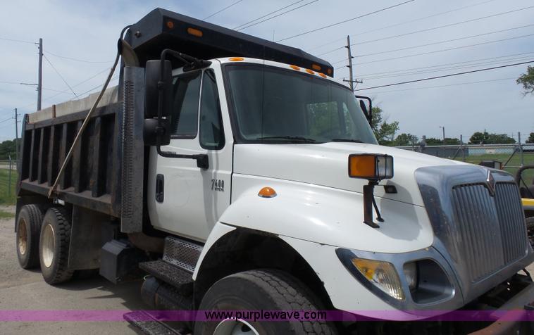 image for item BR9342 2006 International 7400 dump truck