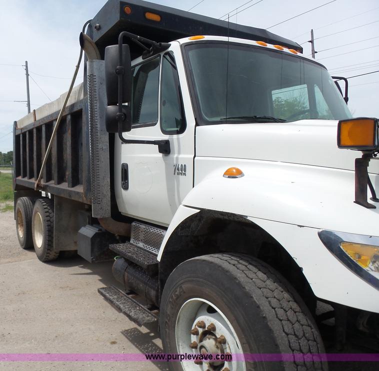 image for item BR9342 2006 International 7400 dump truck
