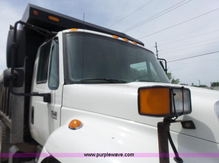 image for item BR9342 2006 International 7400 dump truck