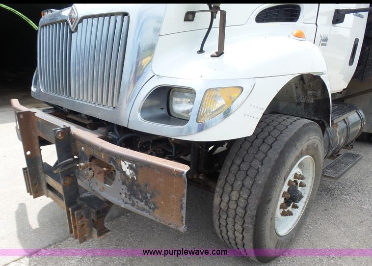 image for item BR9342 2006 International 7400 dump truck