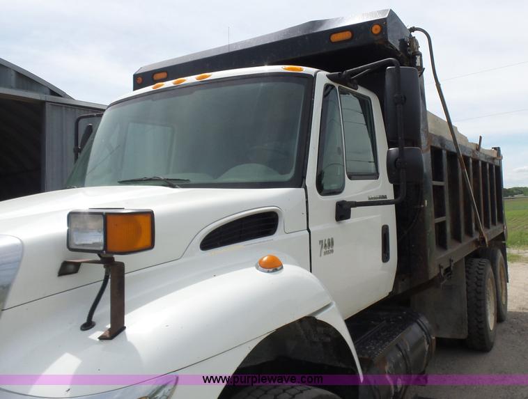 image for item BR9342 2006 International 7400 dump truck