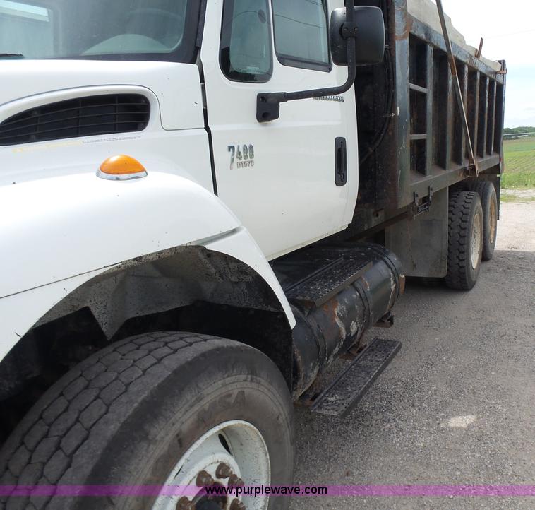 image for item BR9342 2006 International 7400 dump truck