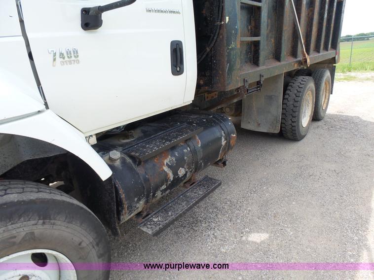 image for item BR9342 2006 International 7400 dump truck