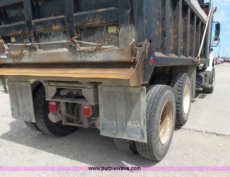 image for item BR9342 2006 International 7400 dump truck