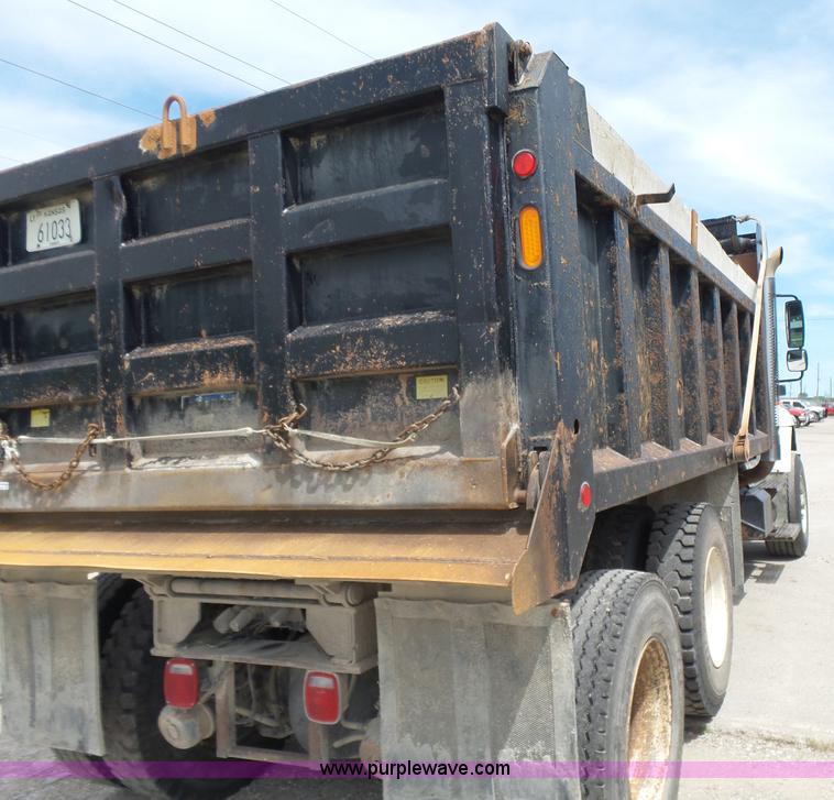 image for item BR9342 2006 International 7400 dump truck