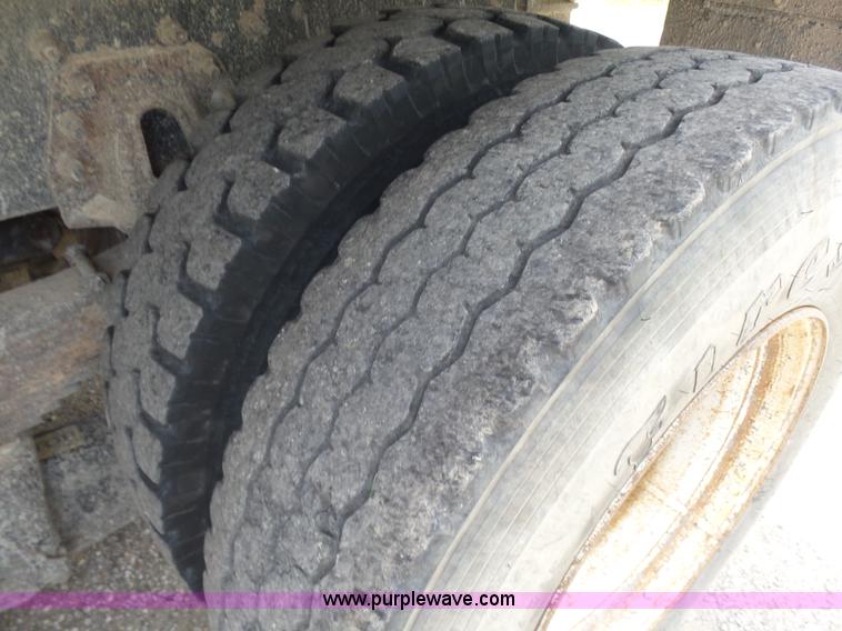 image for item BR9342 2006 International 7400 dump truck