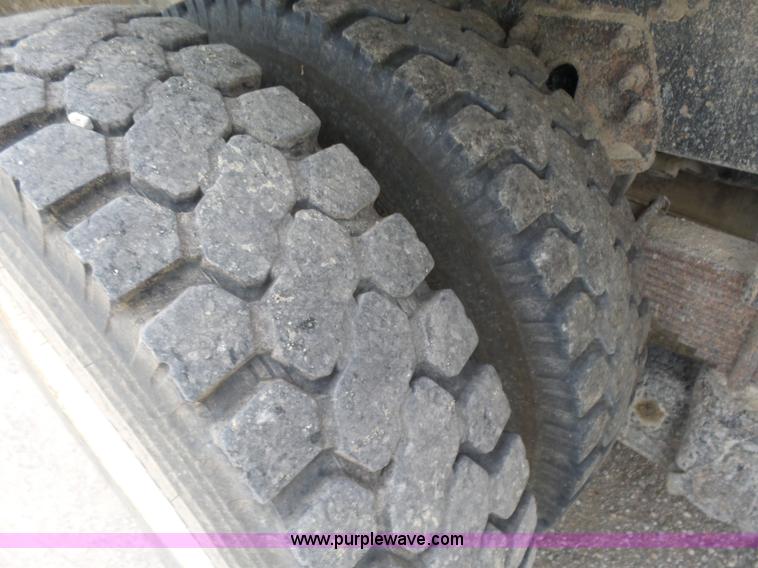 image for item BR9342 2006 International 7400 dump truck