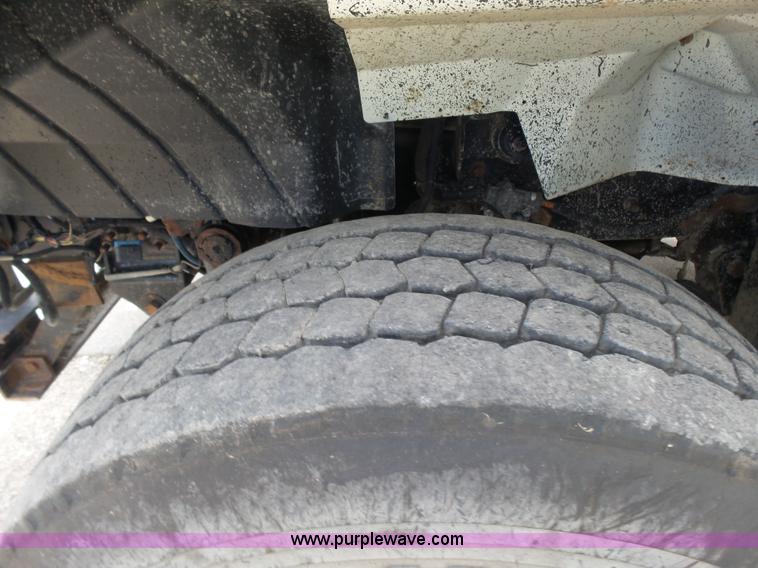 image for item BR9342 2006 International 7400 dump truck