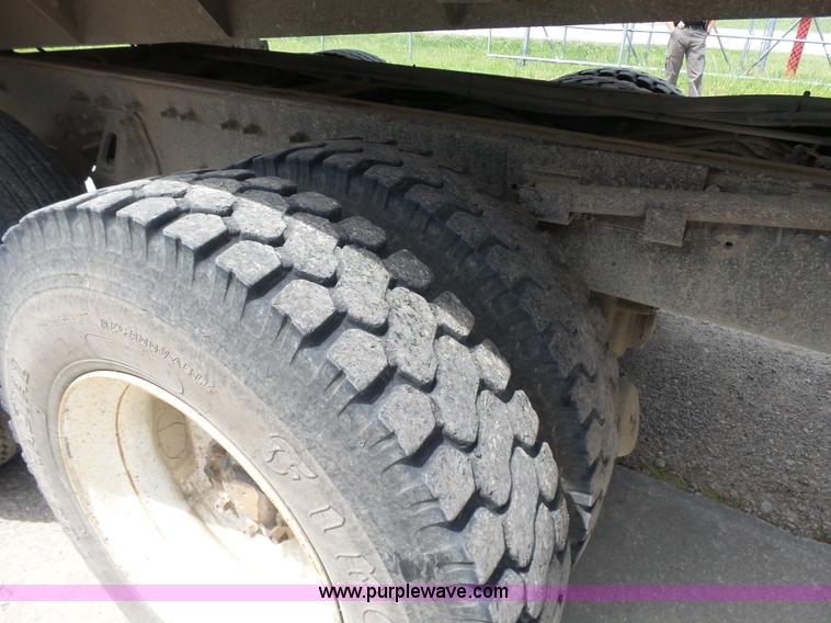 image for item BR9342 2006 International 7400 dump truck