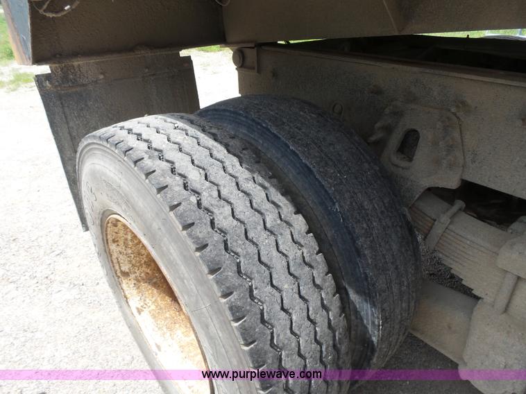 image for item BR9342 2006 International 7400 dump truck