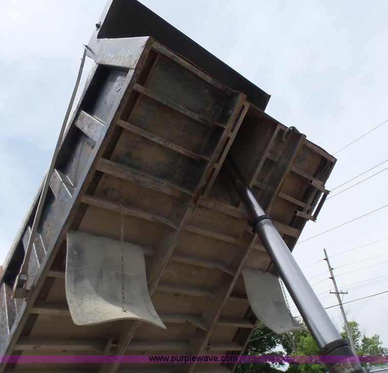 image for item BR9342 2006 International 7400 dump truck