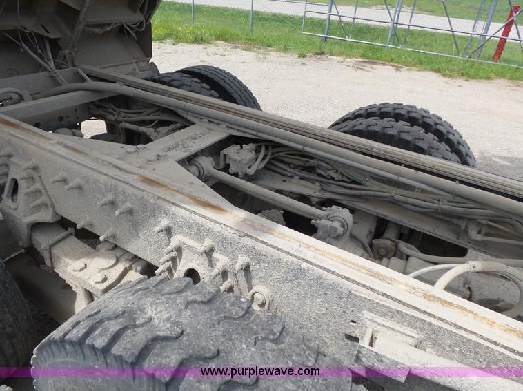 image for item BR9342 2006 International 7400 dump truck