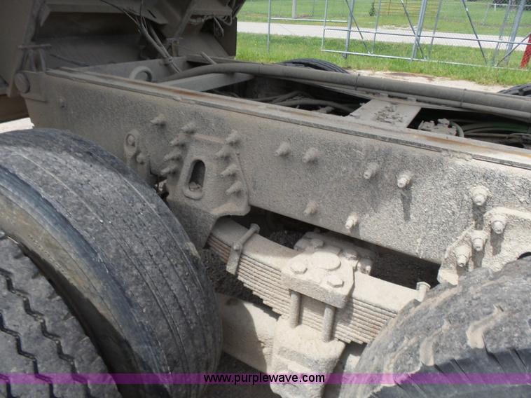 image for item BR9342 2006 International 7400 dump truck