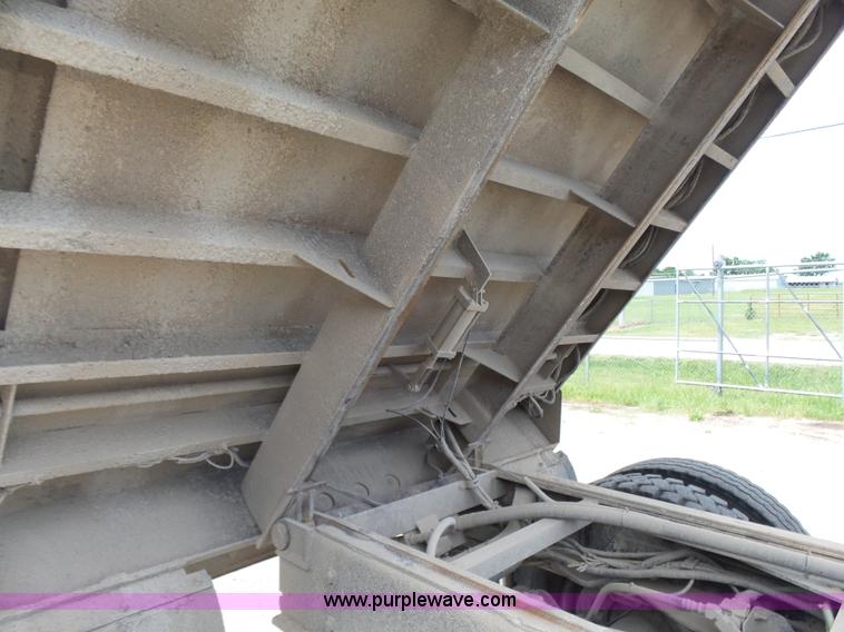 image for item BR9342 2006 International 7400 dump truck