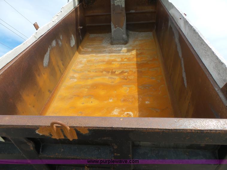 image for item BR9342 2006 International 7400 dump truck