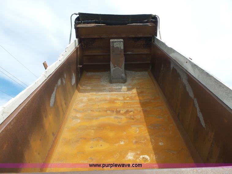 image for item BR9342 2006 International 7400 dump truck