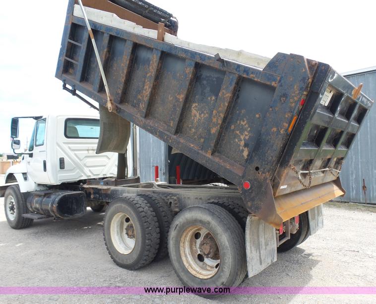 image for item BR9342 2006 International 7400 dump truck